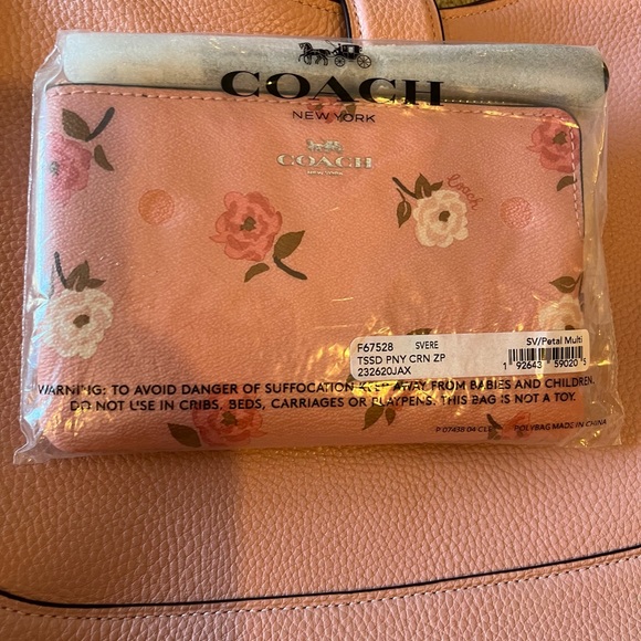 TODAY!! NWT! Coach Petal Pink Small Hobo 5 set- - Picture 9 of 14